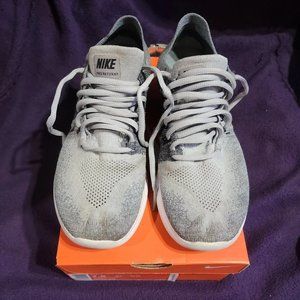 **SOLD**Nike Free RN Flyknit Women's Sneakers - Size 7.5